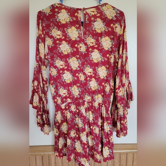 Volcom Red Yellow Floral Roadtrip Romper Size Small - Picture 2 of 7